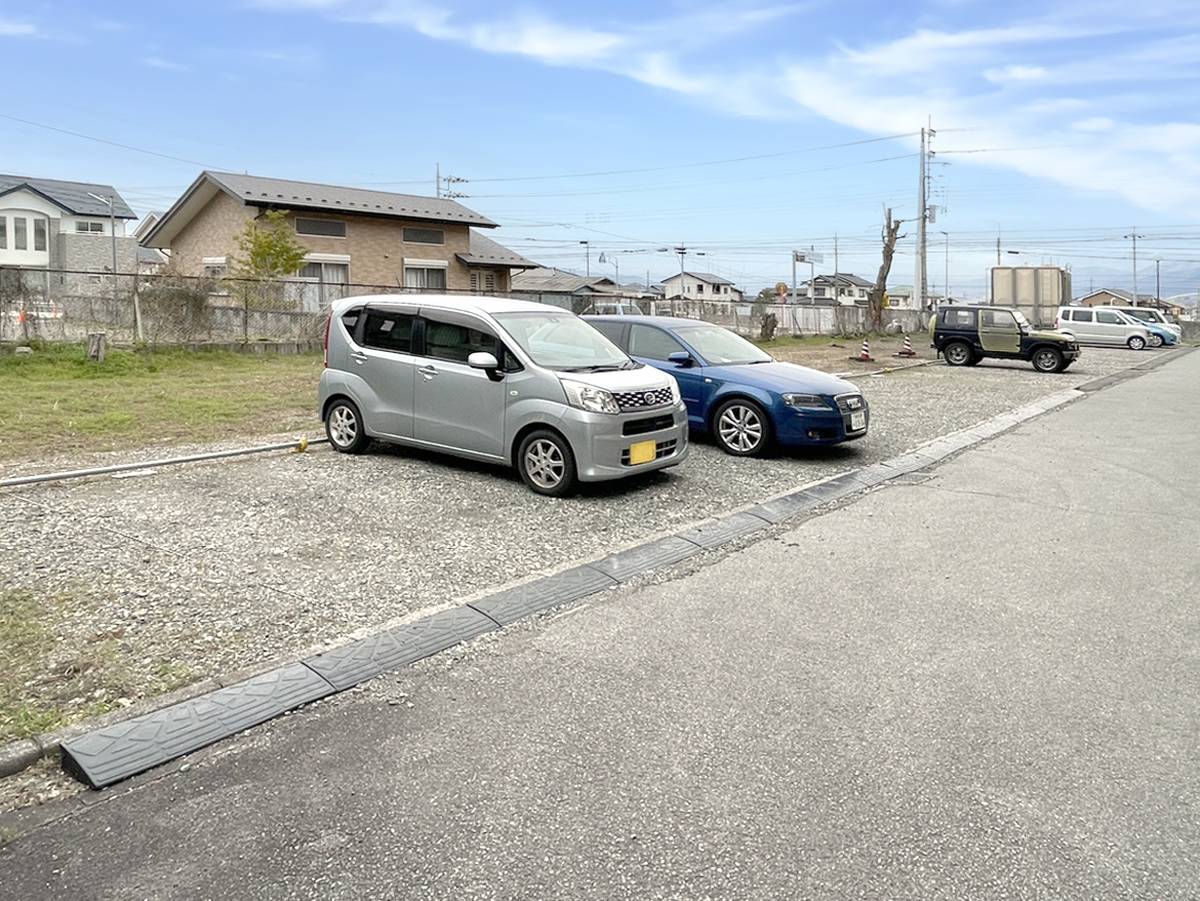 南巨摩郡ビレッジハウス増穂の駐車場