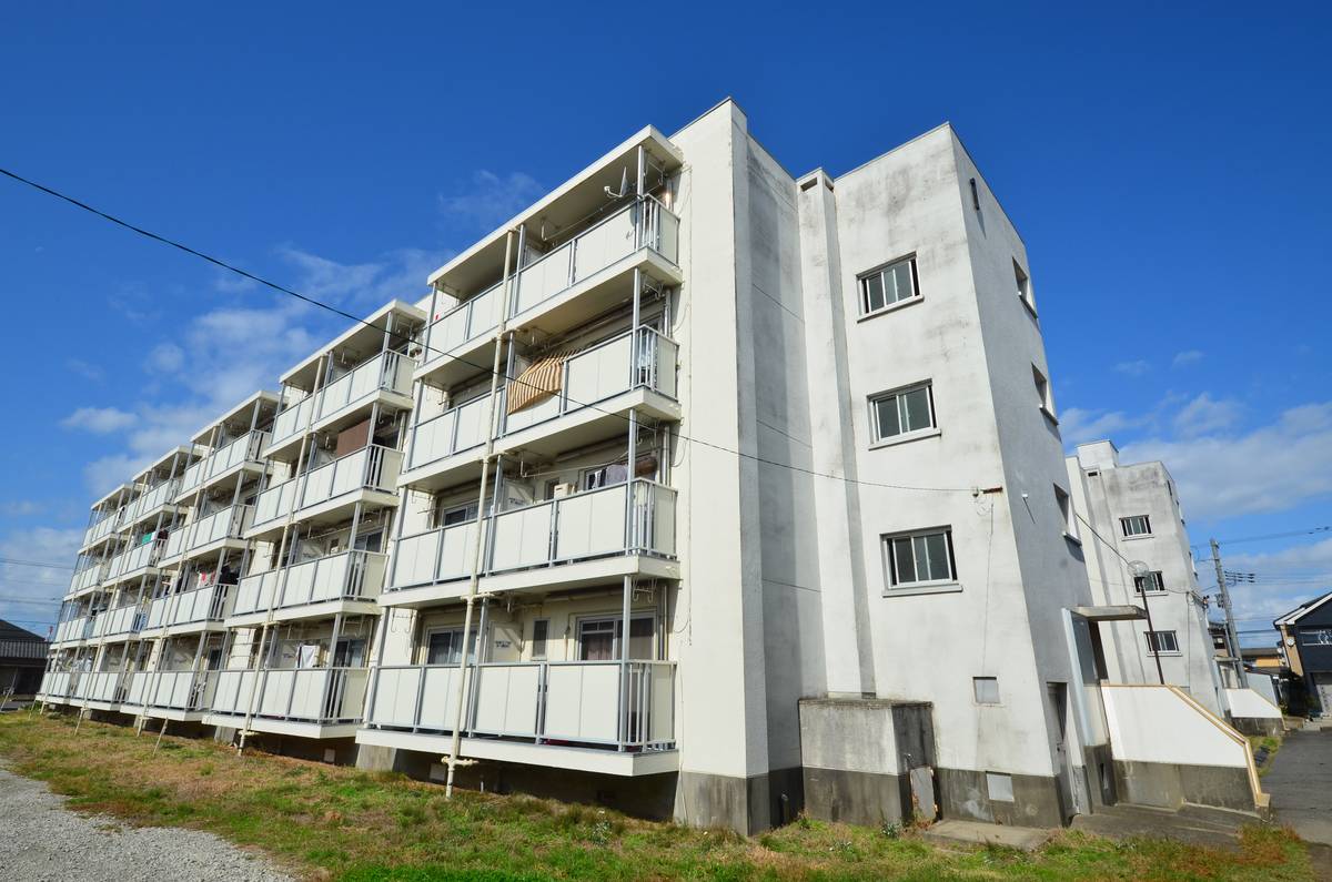 東区ビレッジハウス寺山の建物外観