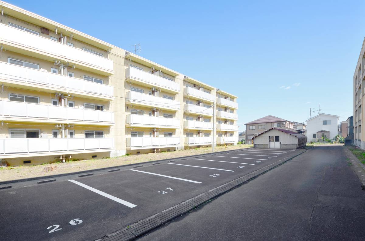 長岡市ビレッジハウス宝地の駐車場