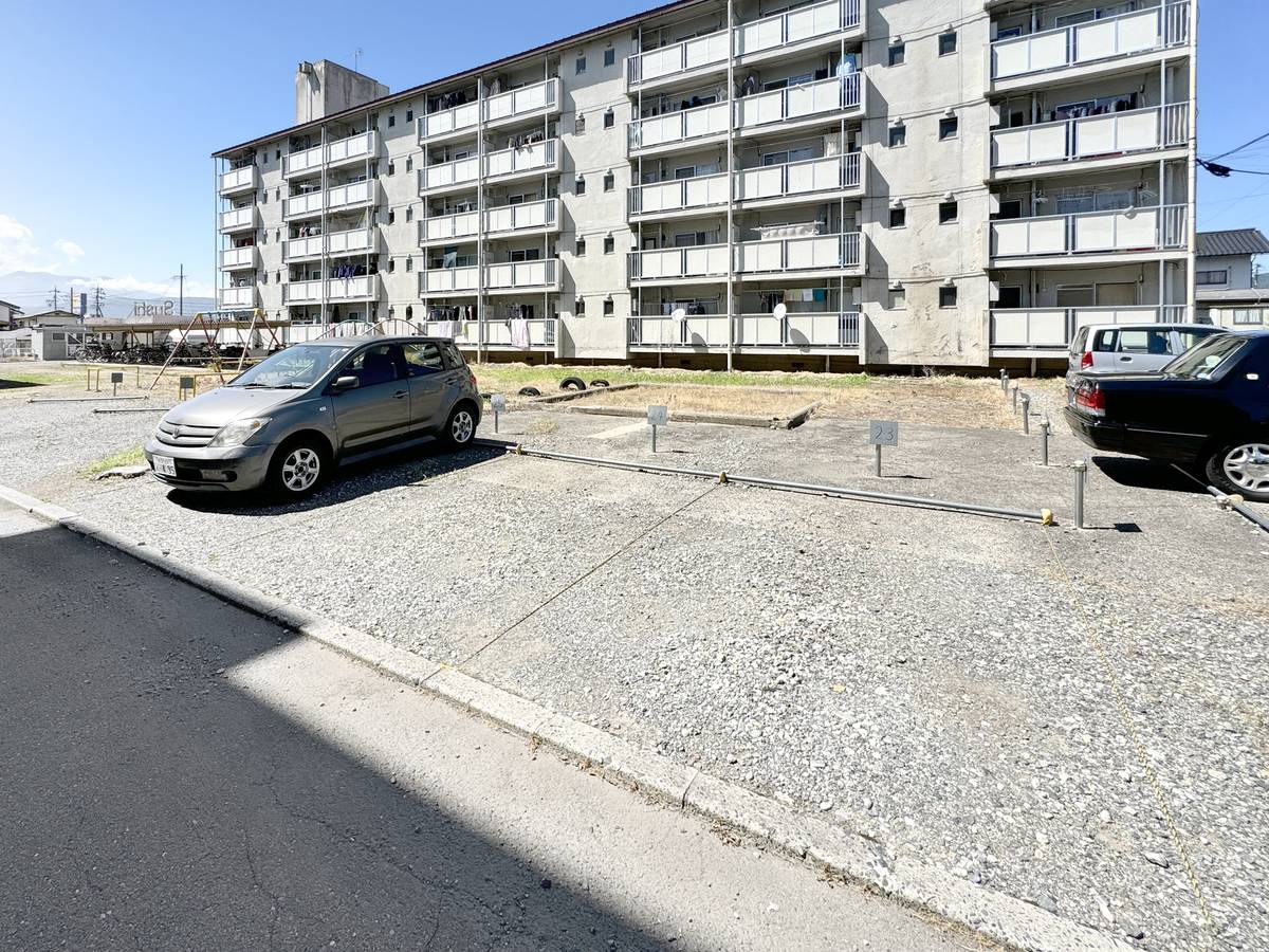 須坂市ビレッジハウス小山の駐車場