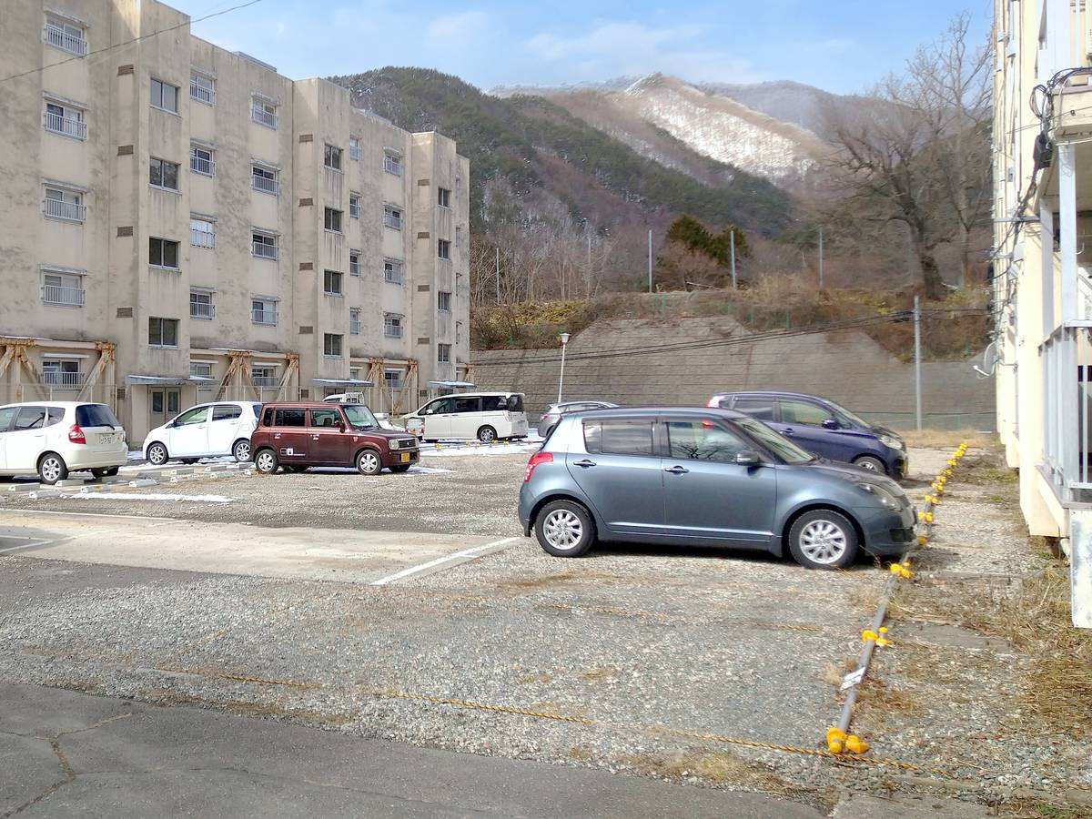 岡谷市ビレッジハウス川岸の駐車場