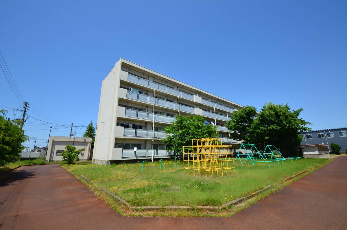 長岡市ビレッジハウス越路の建物外観