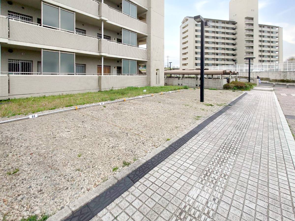 Parking lot of Village House Higashi Matsuyama Tower in Higashimatsuyama-shi