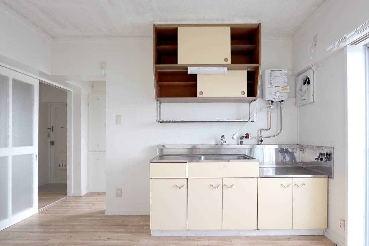 Kitchen in Village House Ishiwatari in Hirosaki-shi