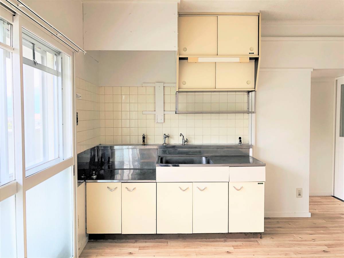 Kitchen in Village House Tamaho Narushima in Chuo-shi