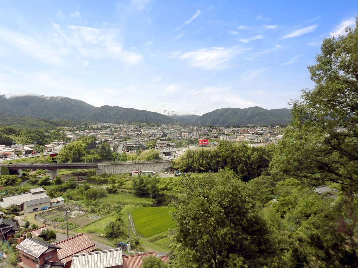 Tầm nhìn từ Village House Nasukawa ở Nakatsugawa-shi