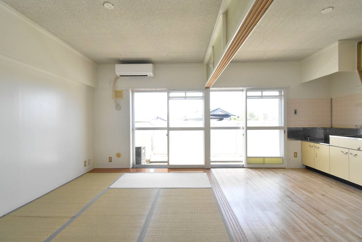 Living Room in Village House Oshimizu in Hakui-gun