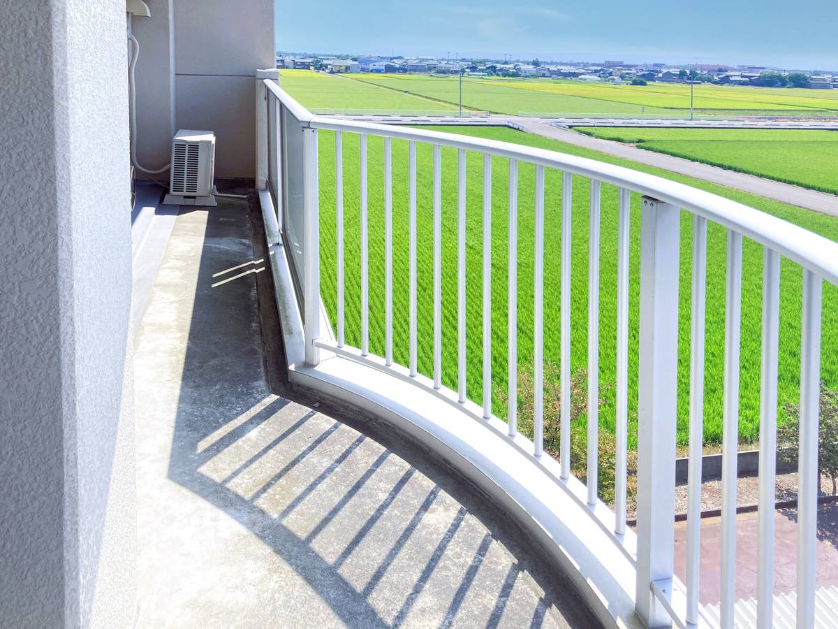 Balcony in Village House Tsubame in Tsubame-shi