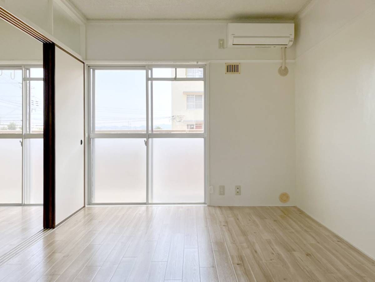 Living Room in Village House Fukusaki in Kanzaki-gun