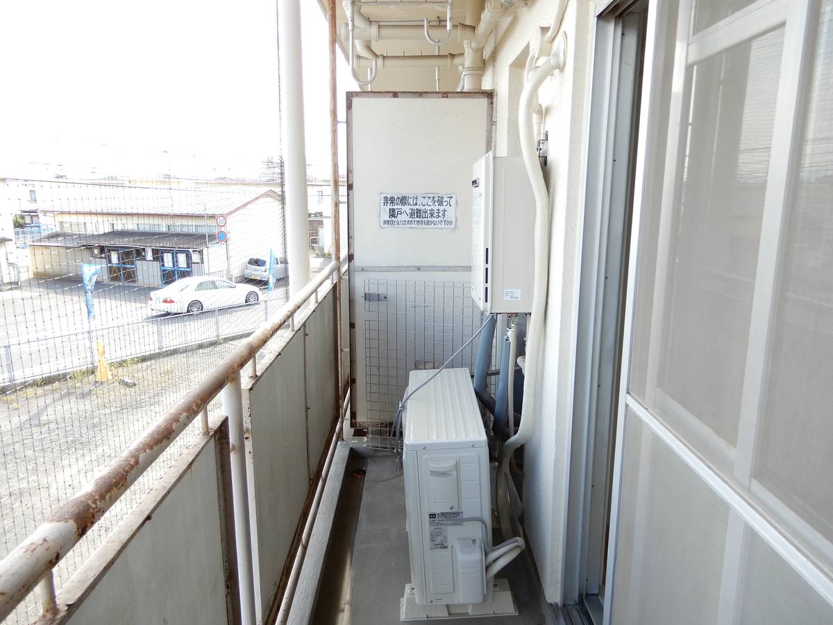 Balcony in Village House Nakazu in Fuchu-shi