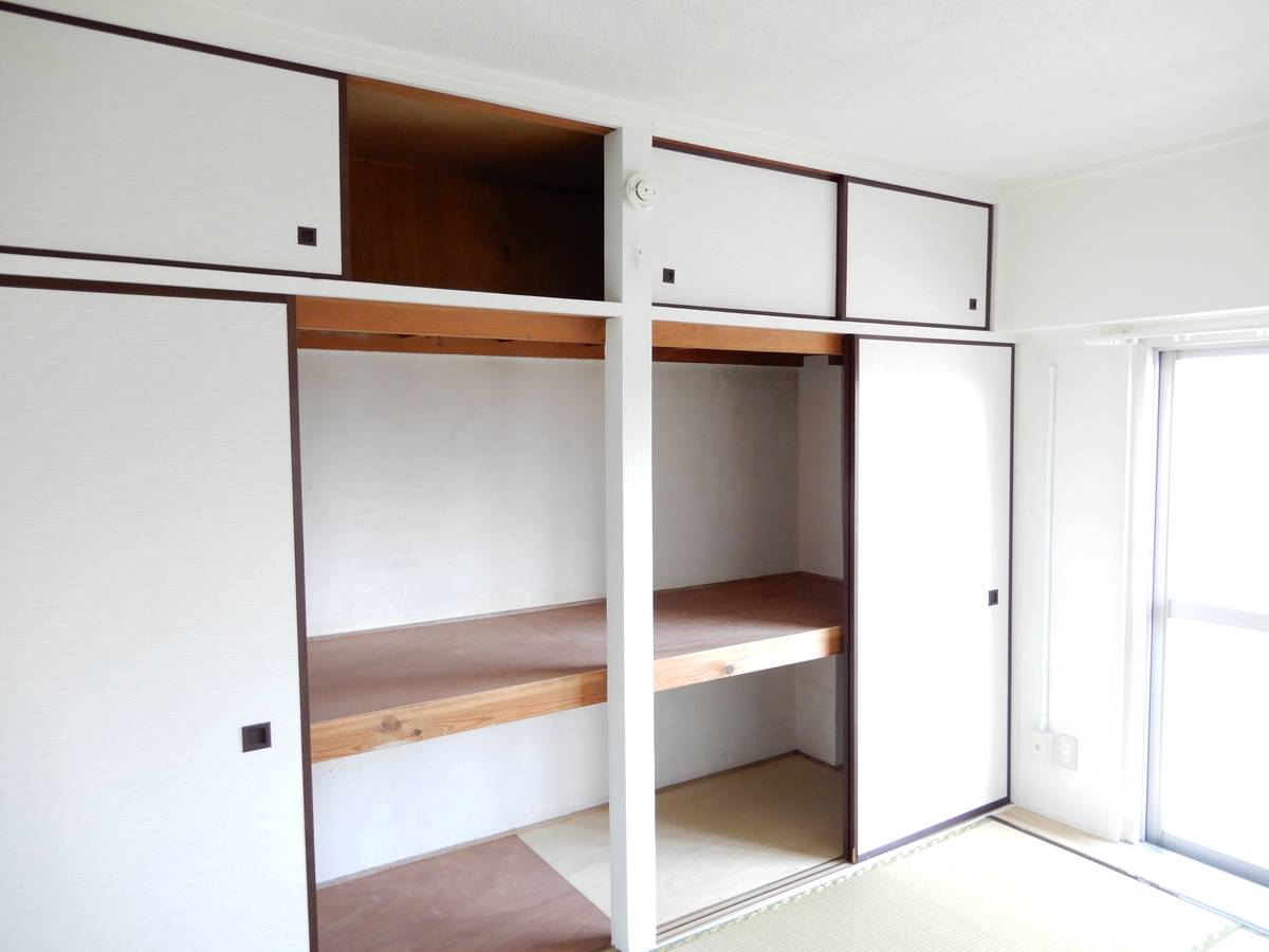 Storage Space in Village House Nakazu in Fuchu-shi