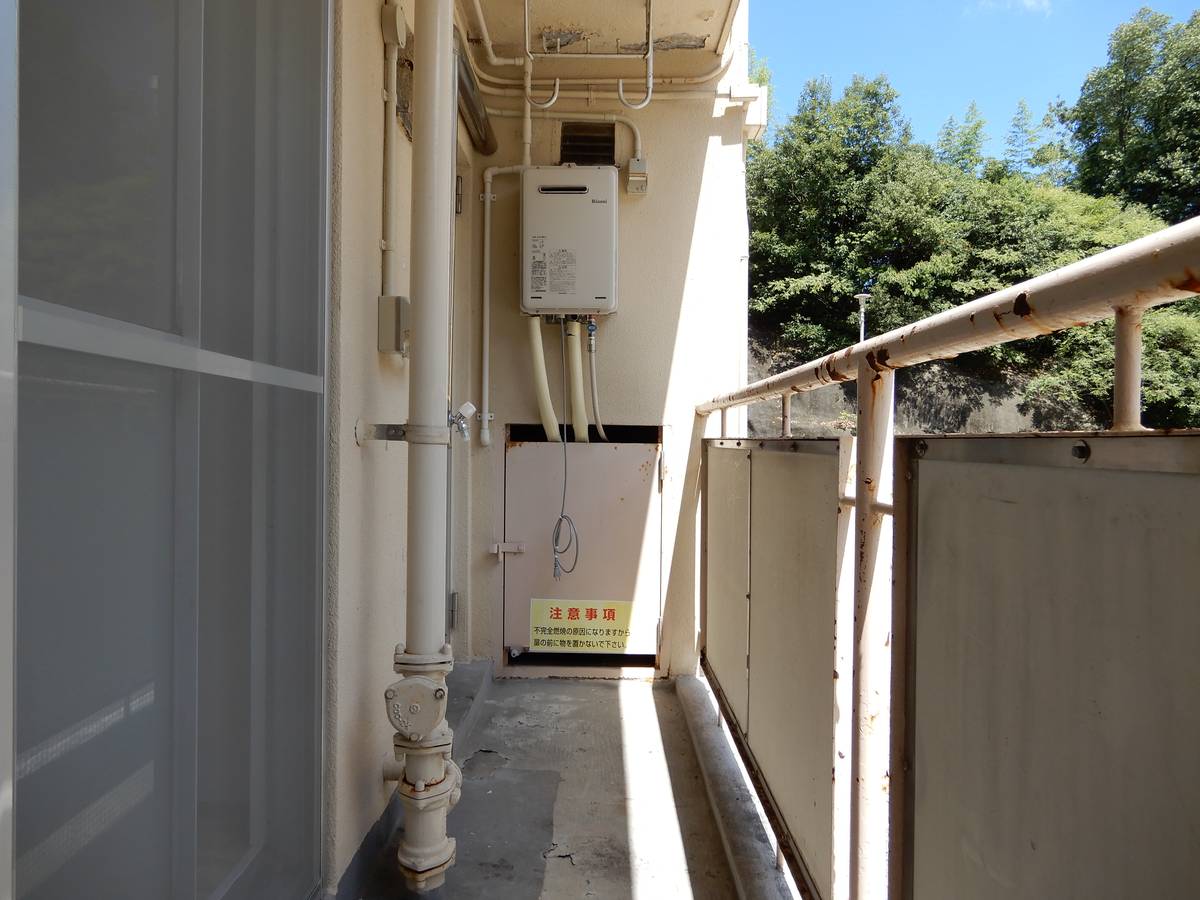 Balcony in Village House Ijirino in Soja-shi