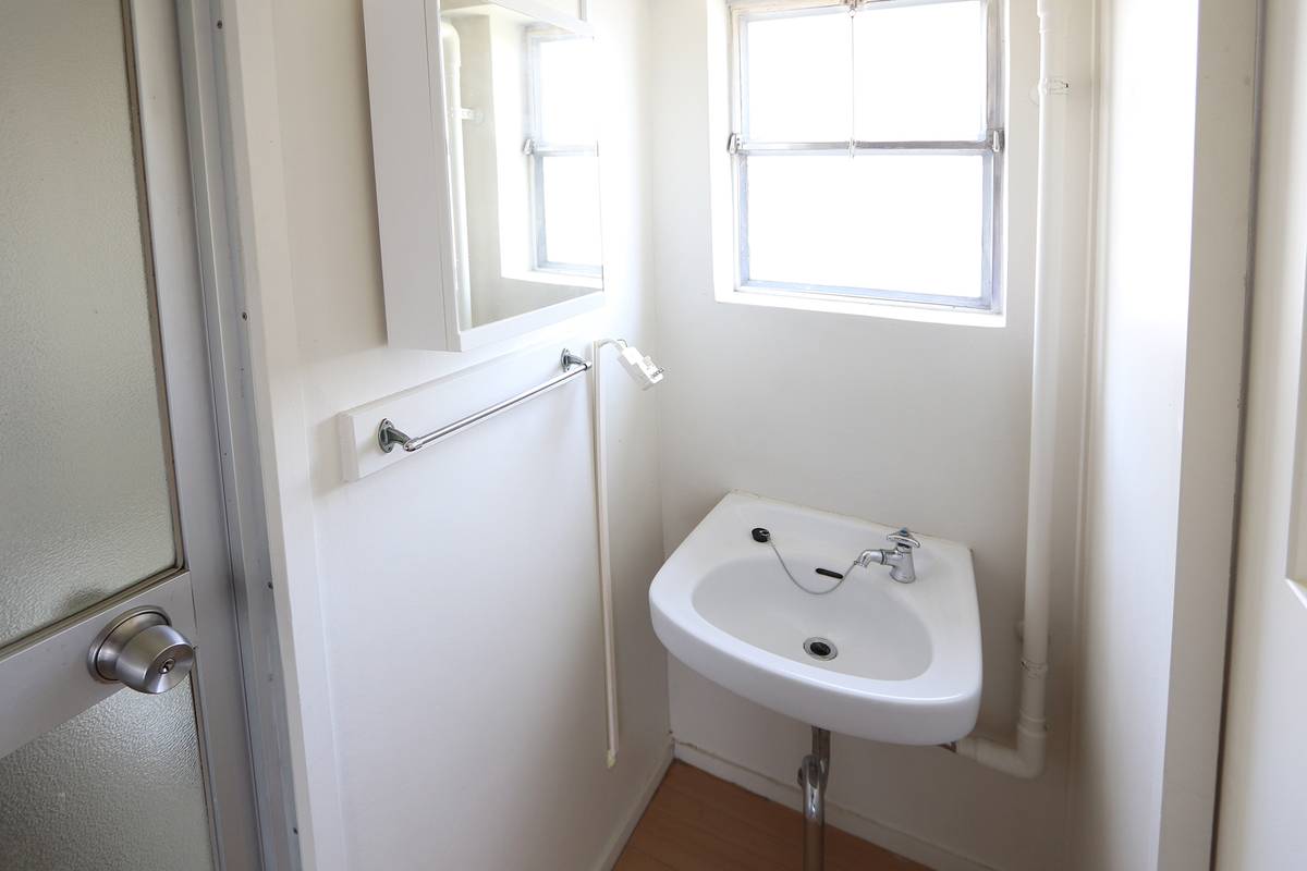 Lavabo de Village House Shin Takayama em Onomichi-shi