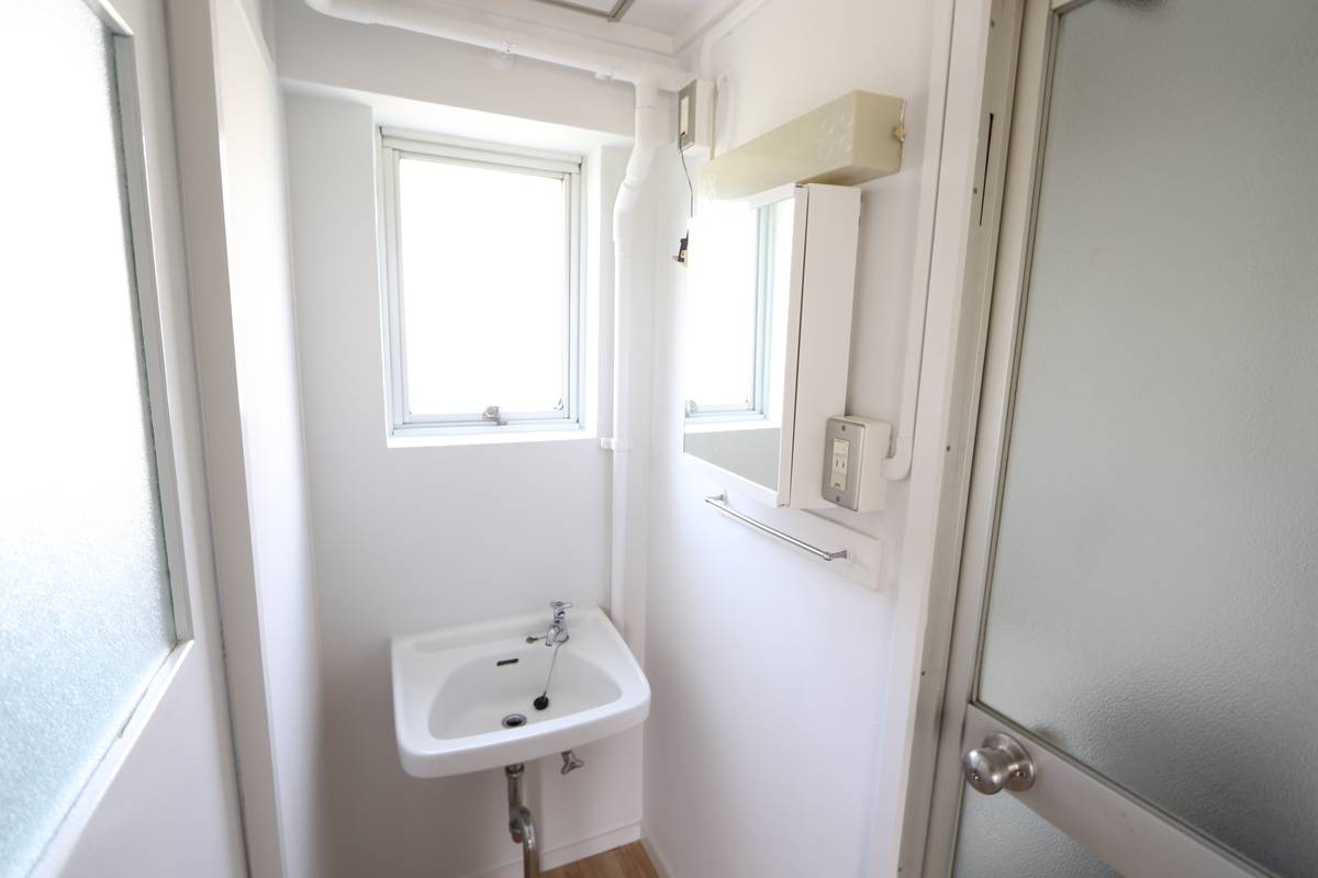 Powder Room in Village House Yoshinaga in Bizen-shi